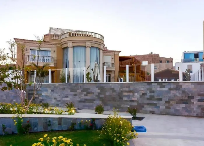 Hotel Arena & *