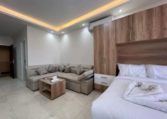 Hotel Arena & *